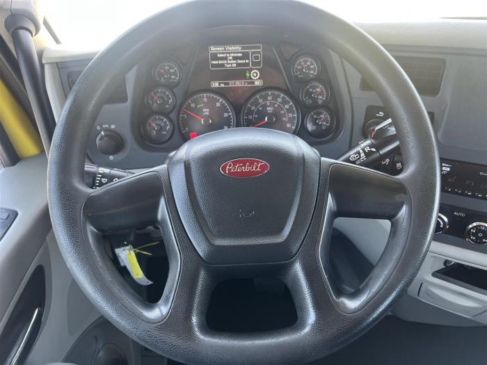 2021 Peterbilt 579-18