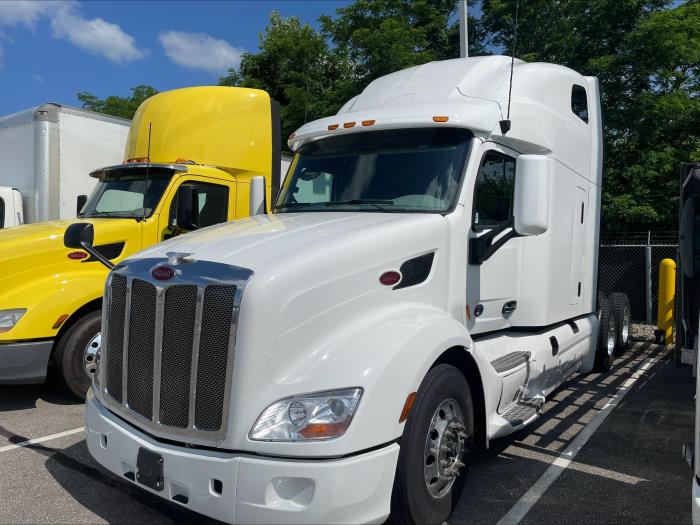 2022 Peterbilt 579-5