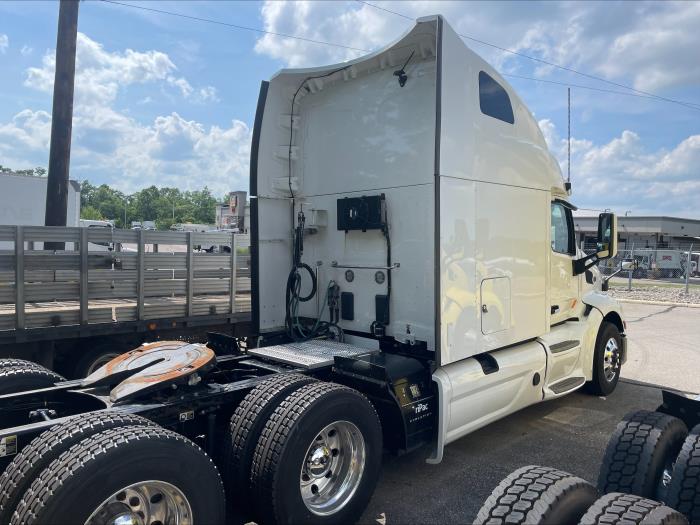 2022 Peterbilt 579-8