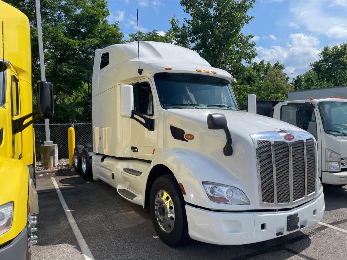 2022 Peterbilt 579-9