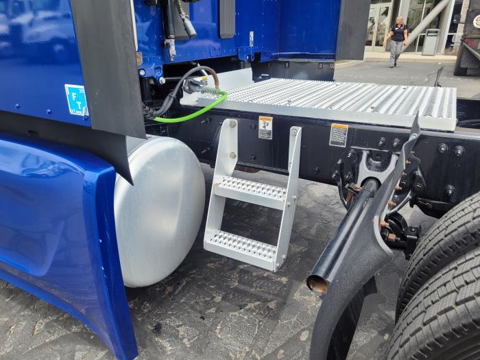 2023 Peterbilt 579-7