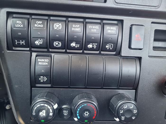2020 International LT625-16