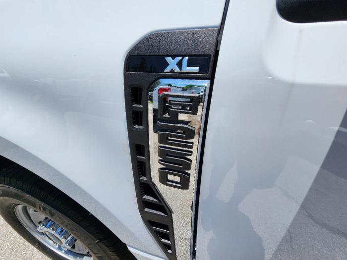 2025 Ford F-250-10