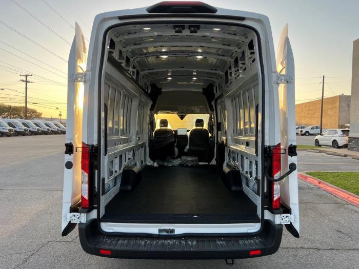 2023 Ford E-Transit-13