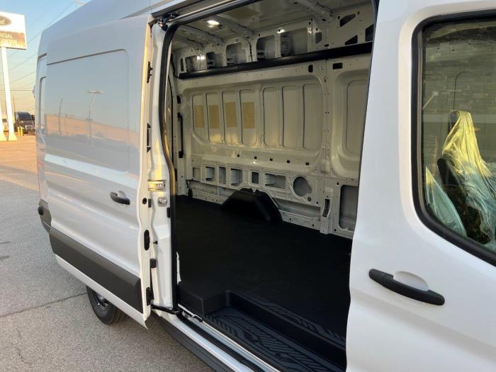2023 Ford E-Transit-14
