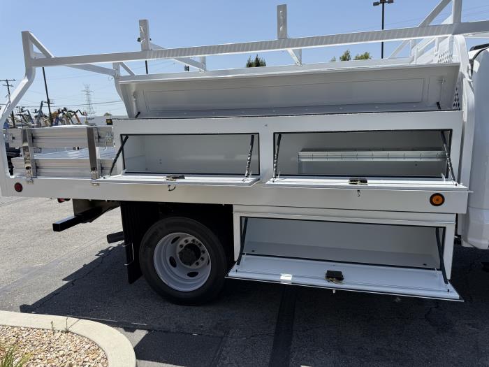 2025 Ford F-550-19