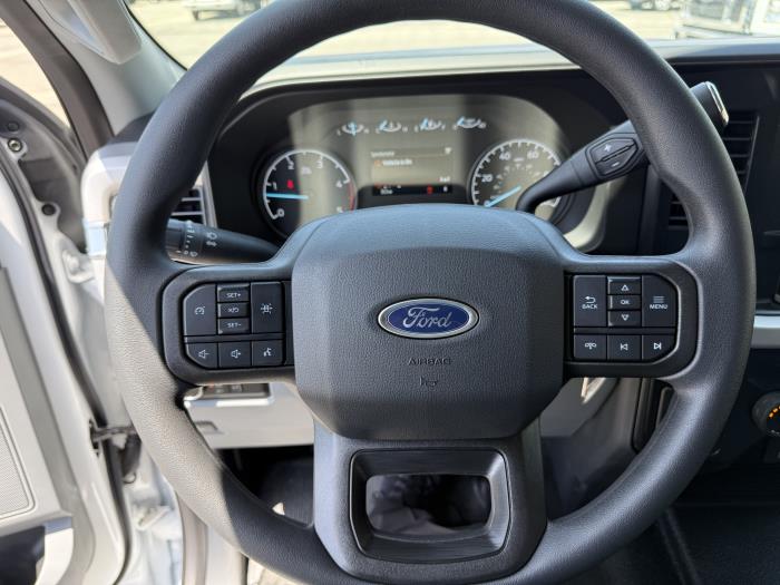 2025 Ford F-550-39