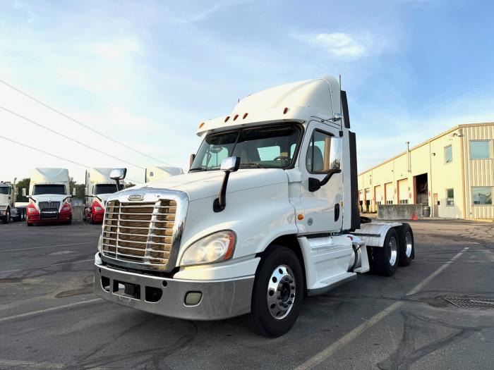 2015 Freightliner Cascadia-1