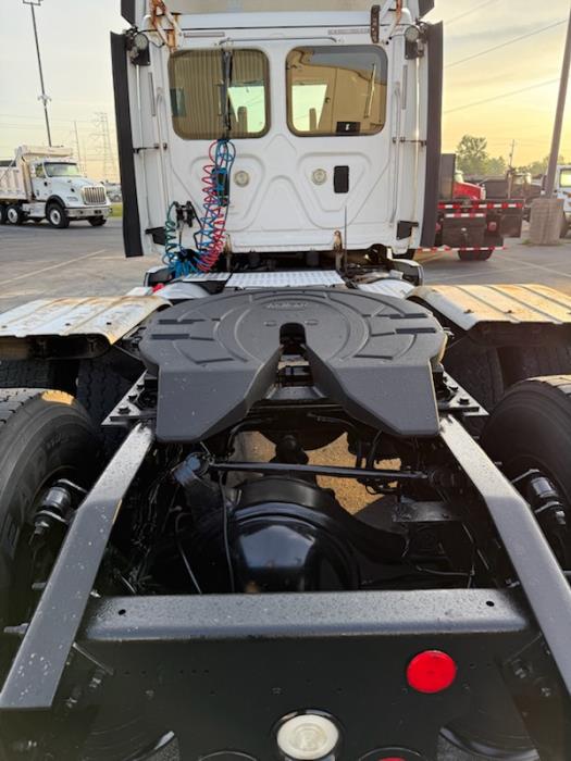 2015 Freightliner Cascadia-6