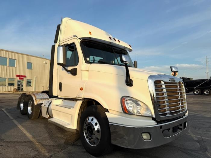 2015 Freightliner Cascadia-9