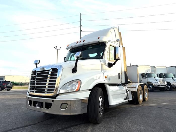 2015 Freightliner Cascadia-17