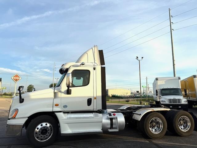 2015 Freightliner Cascadia-18