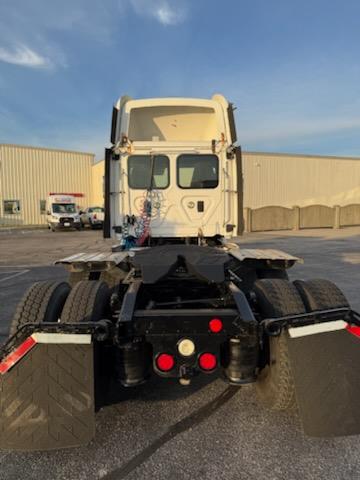 2015 Freightliner Cascadia-20