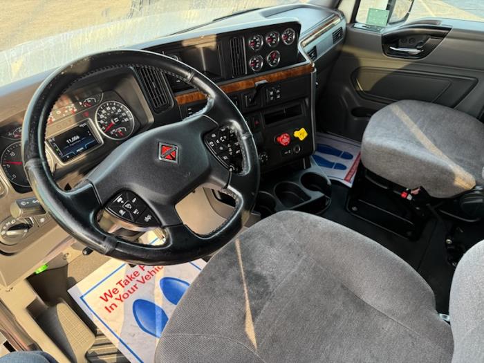 2022 International LT625-21