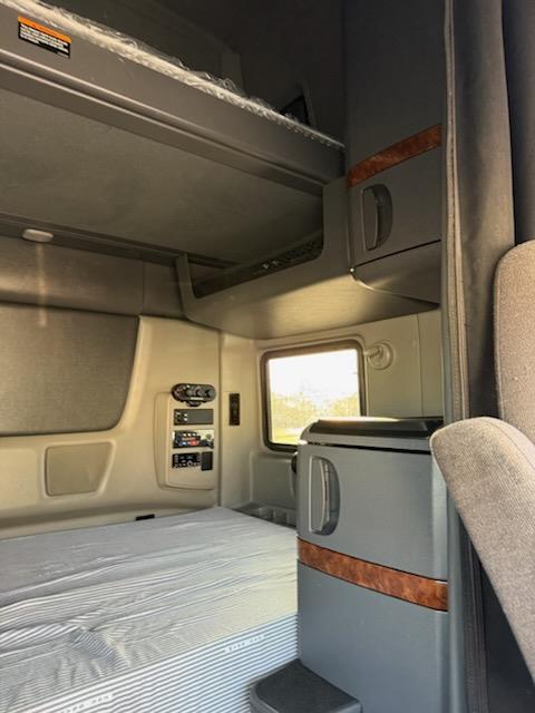 2022 International LT625-24