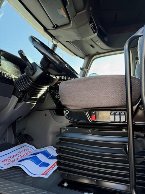 2022 International LT625-10