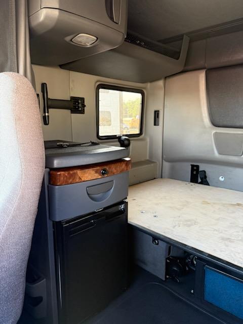 2022 International LT625-14