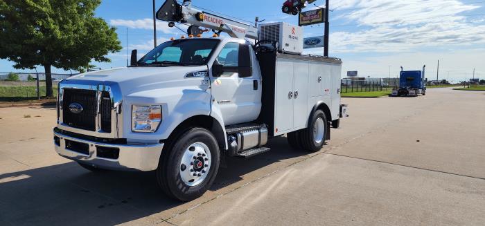 2025 Ford F-750-1