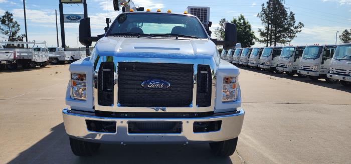 2025 Ford F-750-8
