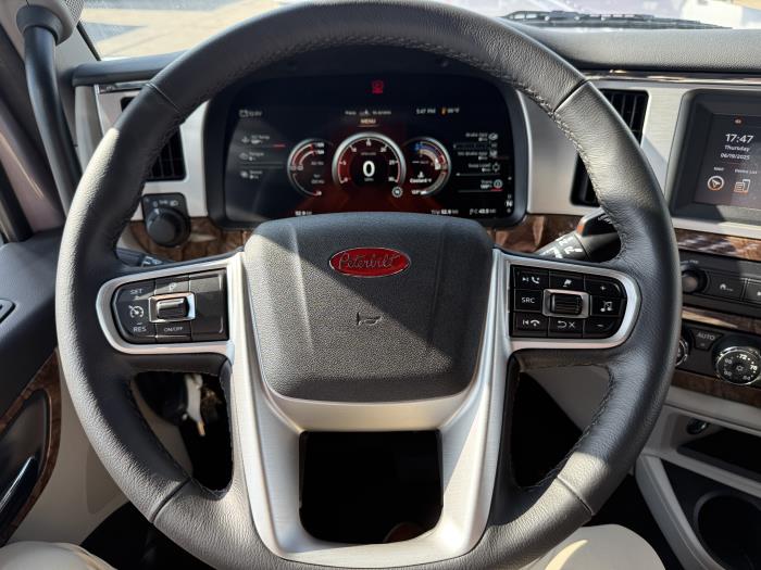 2026 Peterbilt 589-32
