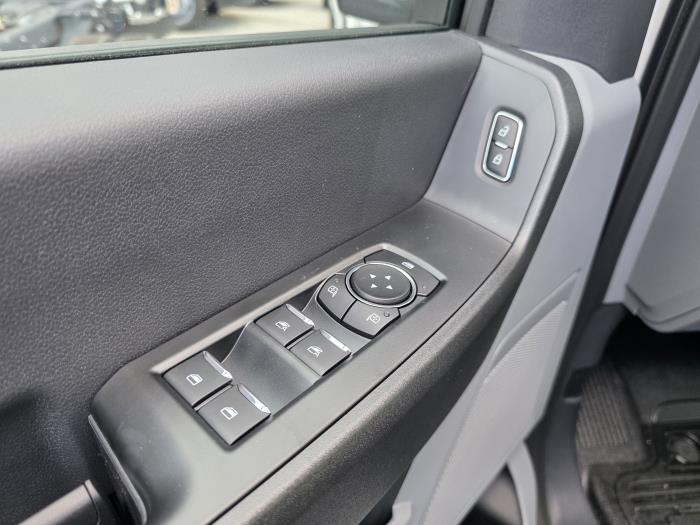 2025 Ford F-550-17