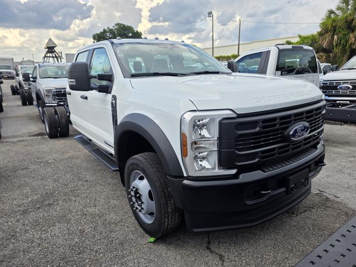 2025 Ford F-550-3