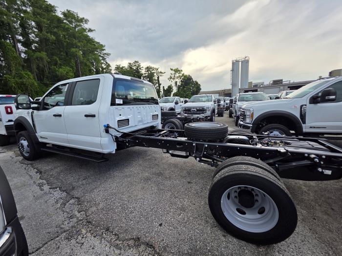 2025 Ford F-550-8