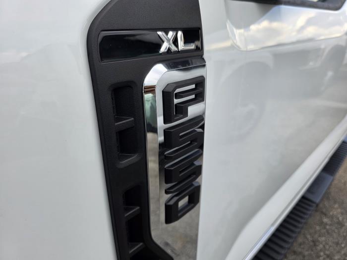 2025 Ford F-550-11