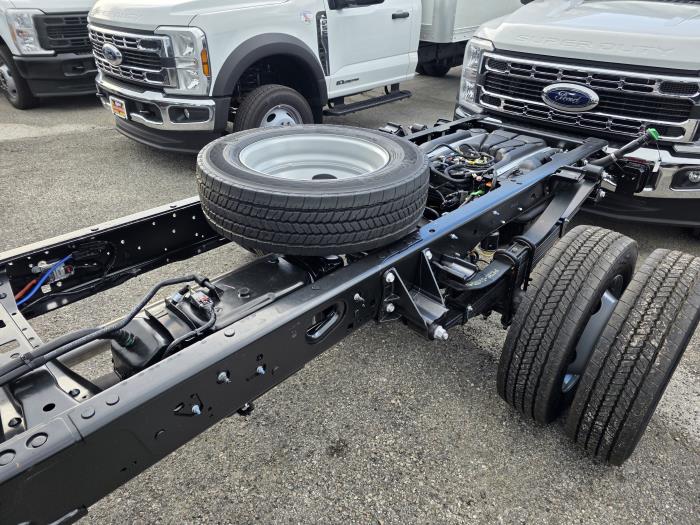 2025 Ford F-550-13