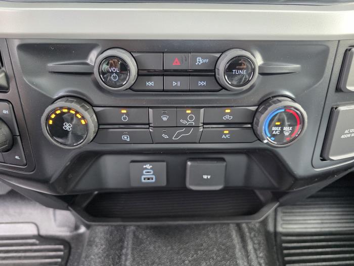 2025 Ford F-550-23