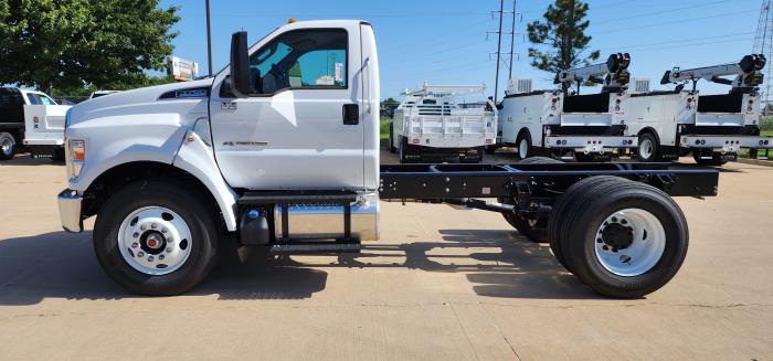 2025 Ford F-750-2