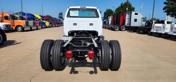 2025 Ford F-750-4