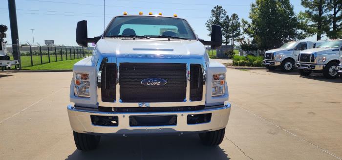 2025 Ford F-750-8