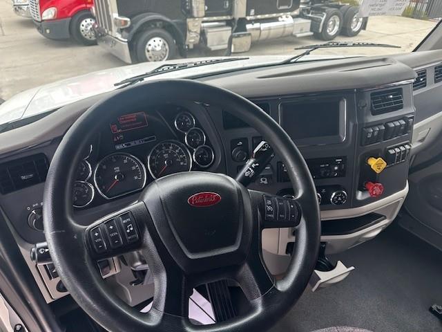 2022 Peterbilt 579-10