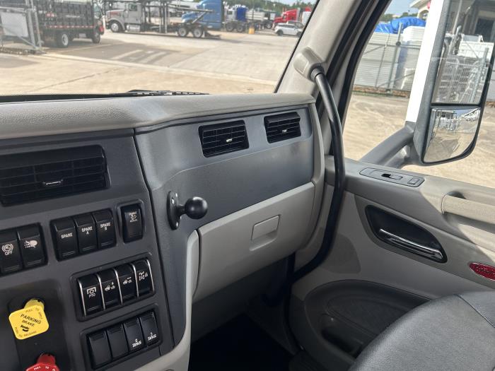 2020 Peterbilt 579-28