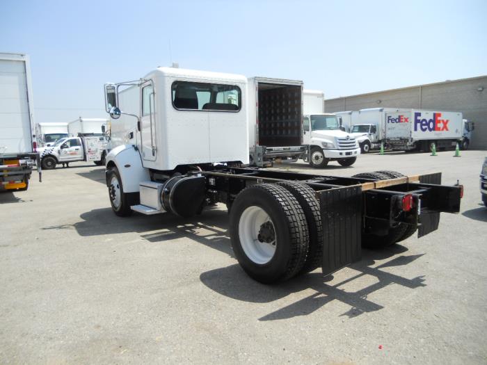 2020 Peterbilt 337-4