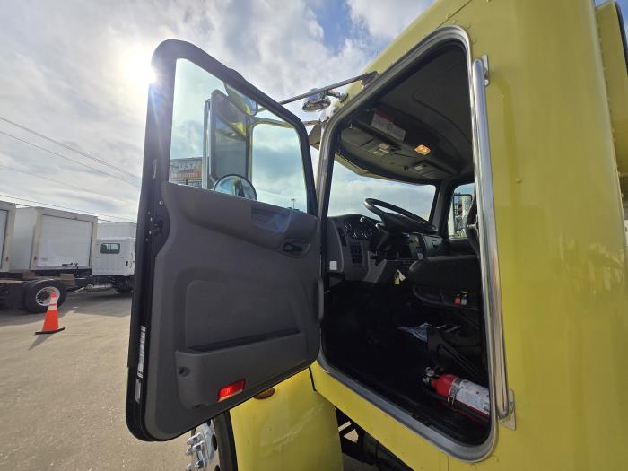 2020 Peterbilt 348-13