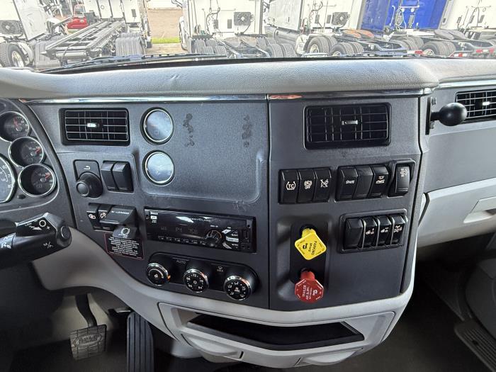 2020 Peterbilt 579-25