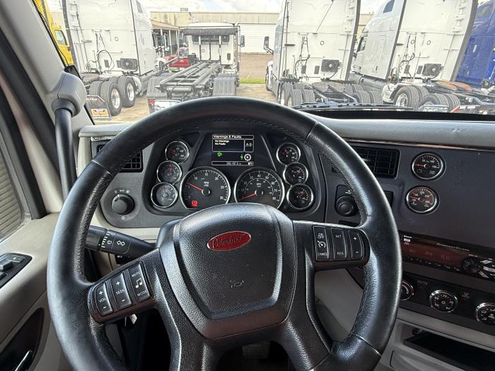 2020 Peterbilt 579-26