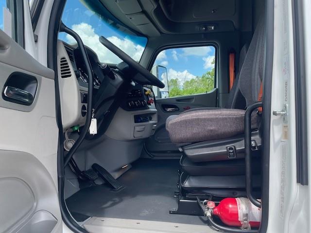 2022 Peterbilt 579-12