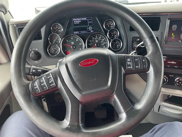 2022 Peterbilt 579-15