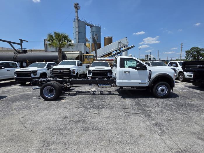 2025 Ford F-600-3