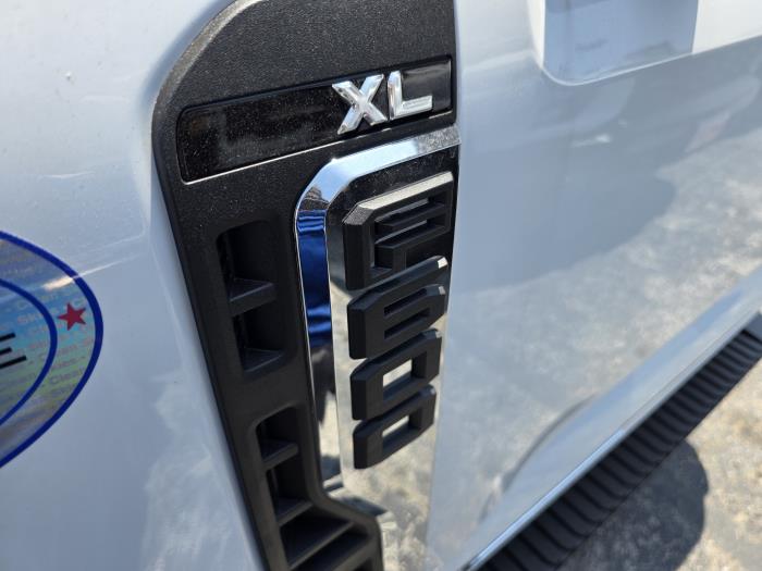 2025 Ford F-600-10