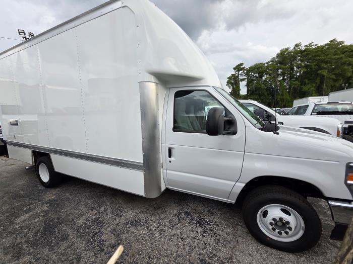 2026 Ford E-450-3