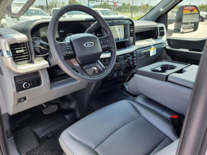 2025 Ford F-550-10