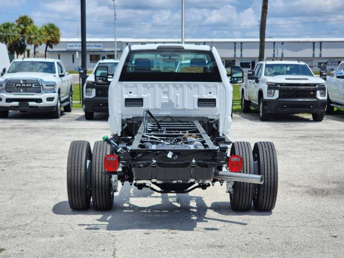 2025 Ford F-550-6