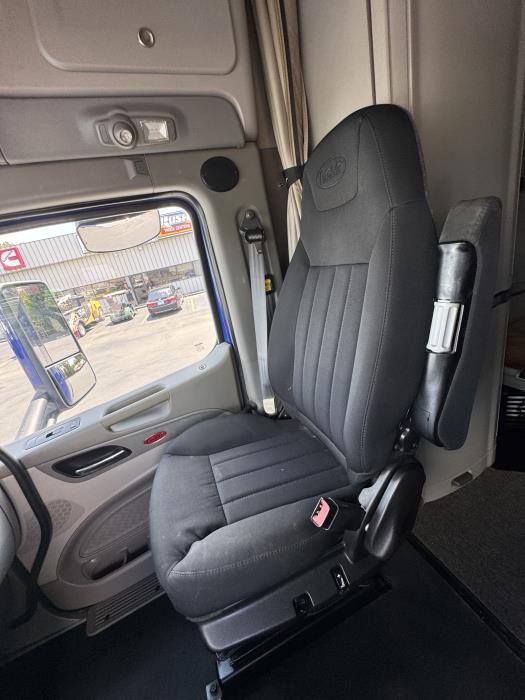 2022 Peterbilt 579-17