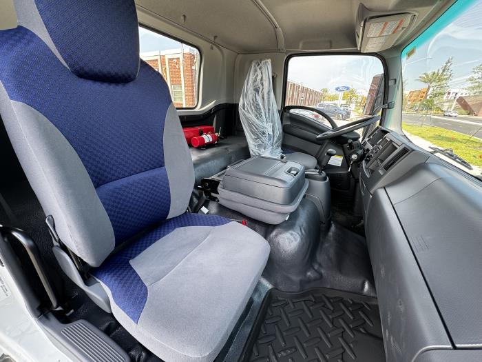 2025 Isuzu FTR-9