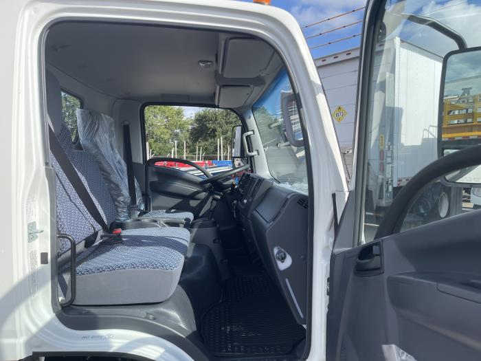 2025 Isuzu NRR-6