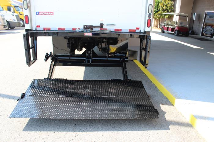 2016 Peterbilt 337-8
